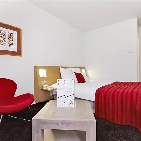 Hotel Campanile Nord - Barberey 3*